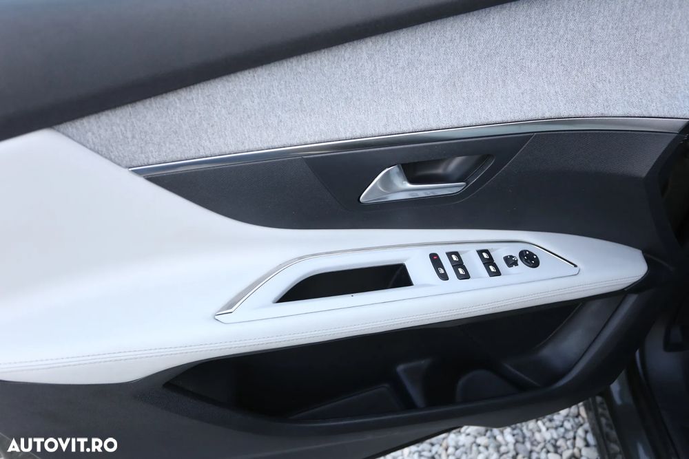 Peugeot 3008 PureTech 130 Stop & Start GPF EAT8 Allure - 12