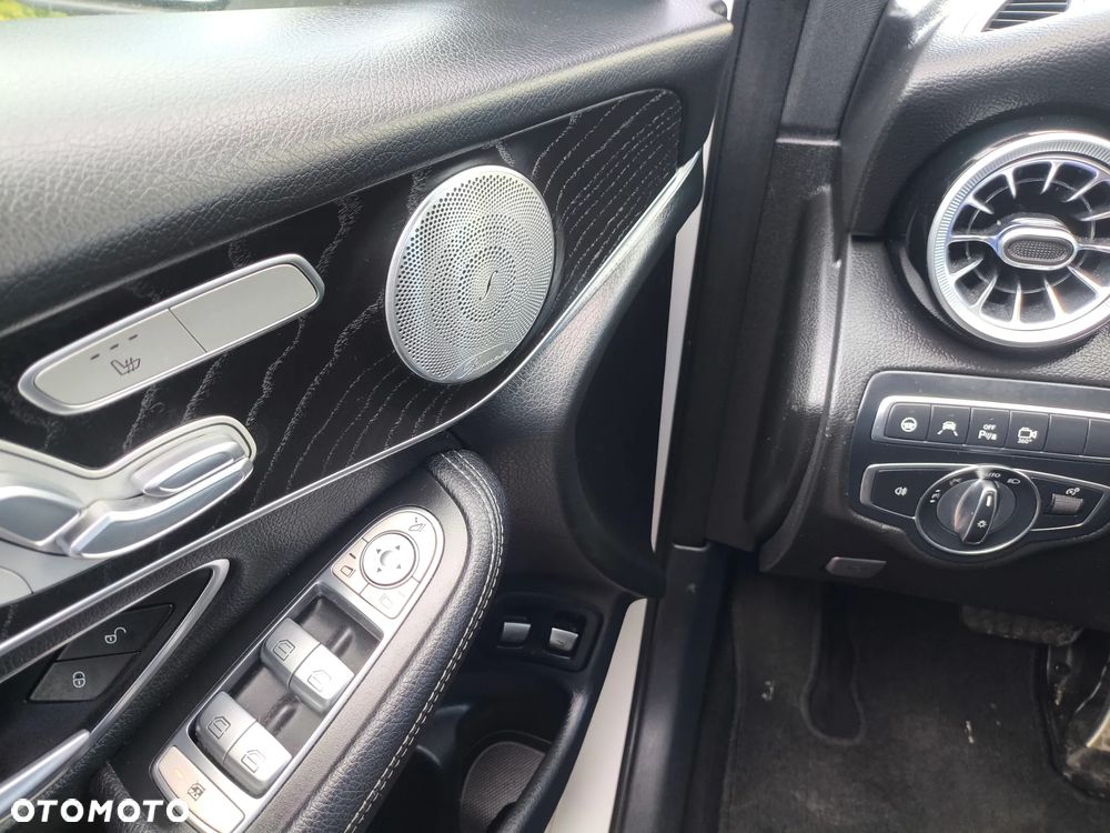 Mercedes-Benz GLC 300 4Matic 9G-TRONIC AMG Line - 24