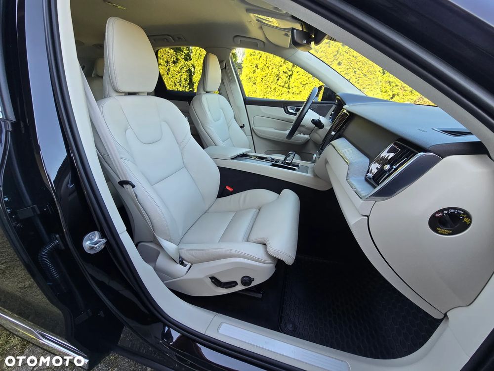 Volvo XC 60 B4 D AWD Plus Bright - 10