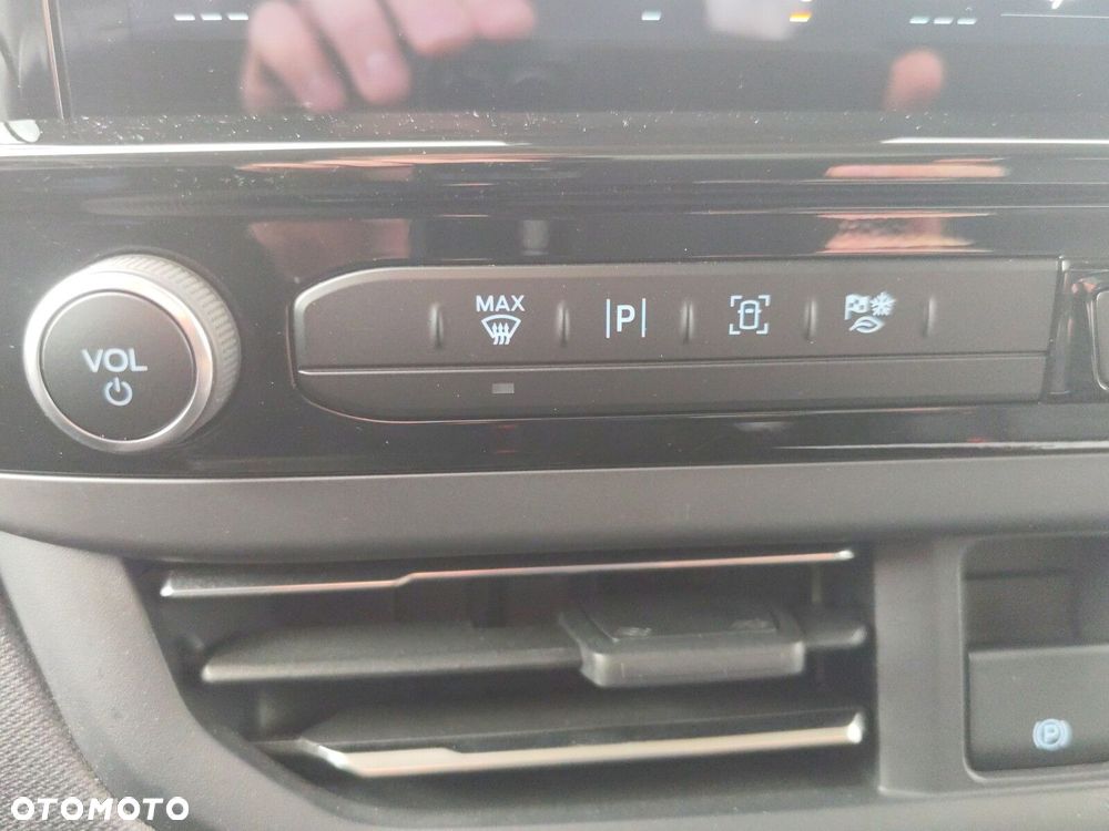 Ford Tourneo Custom - 30