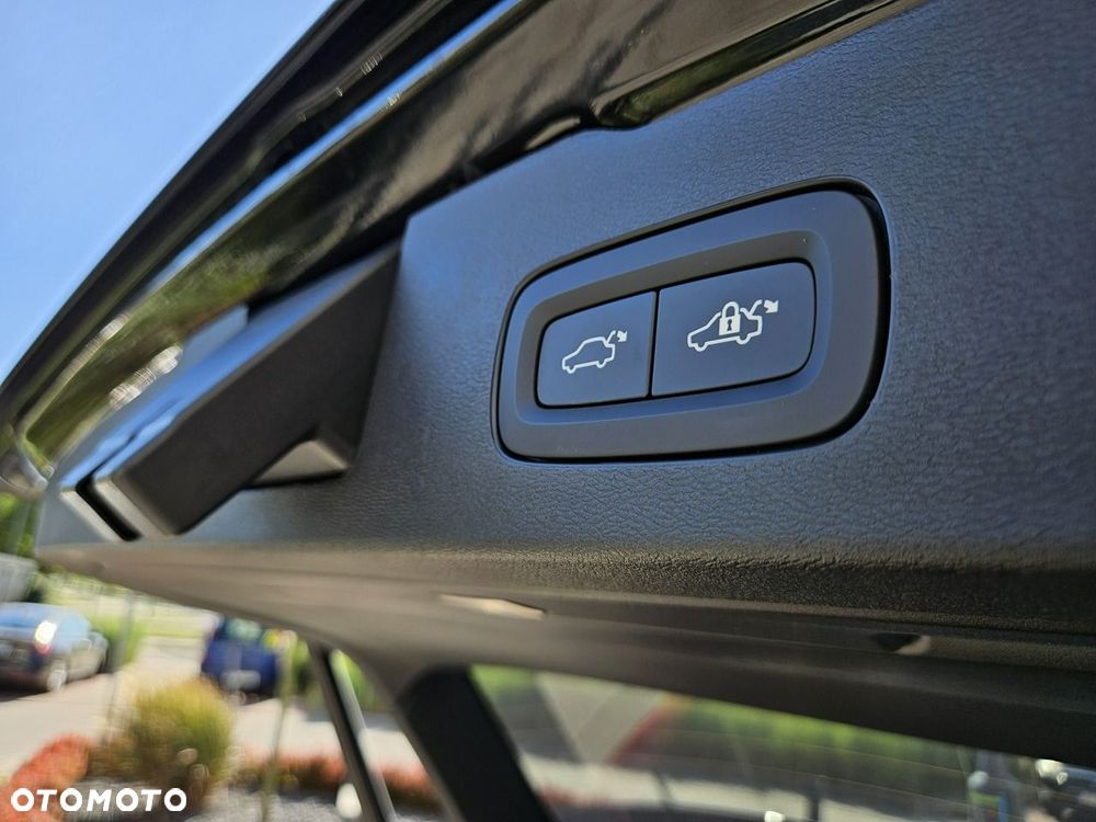 Volvo V60 T8 AWD Plug-In Hybrid Ultra Dark - 31