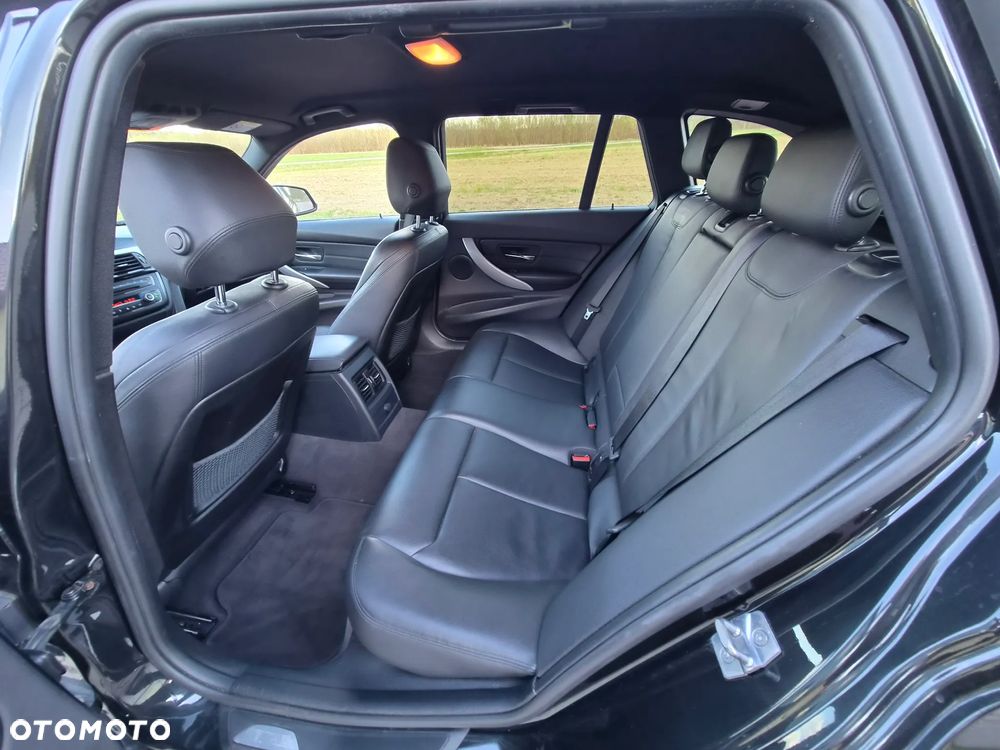 BMW Seria 3 320d xDrive M Sport - 8