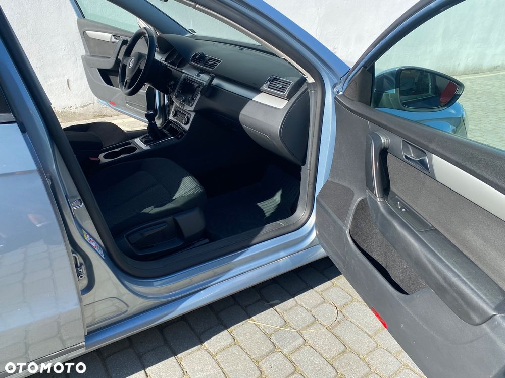 Volkswagen Passat 2.0 TDI Highline - 12
