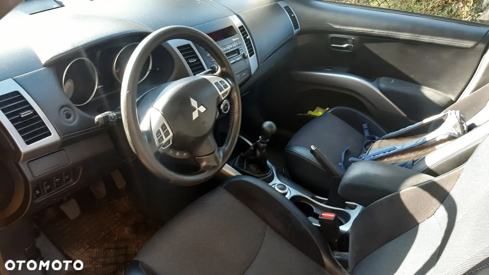 Mitsubishi Outlander 2.0 DID Intense + - 7