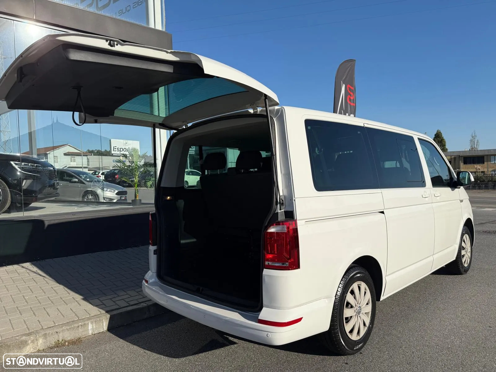 VW Caravelle 2.0 TDi BM Longa Comfortline - 17