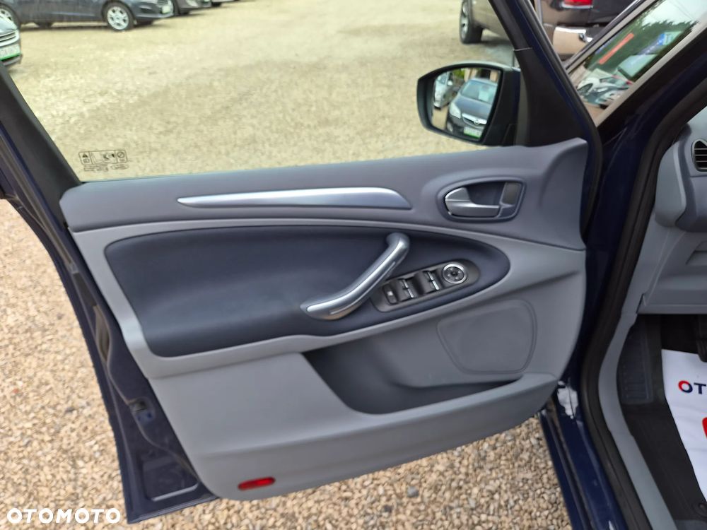Ford Galaxy - 16