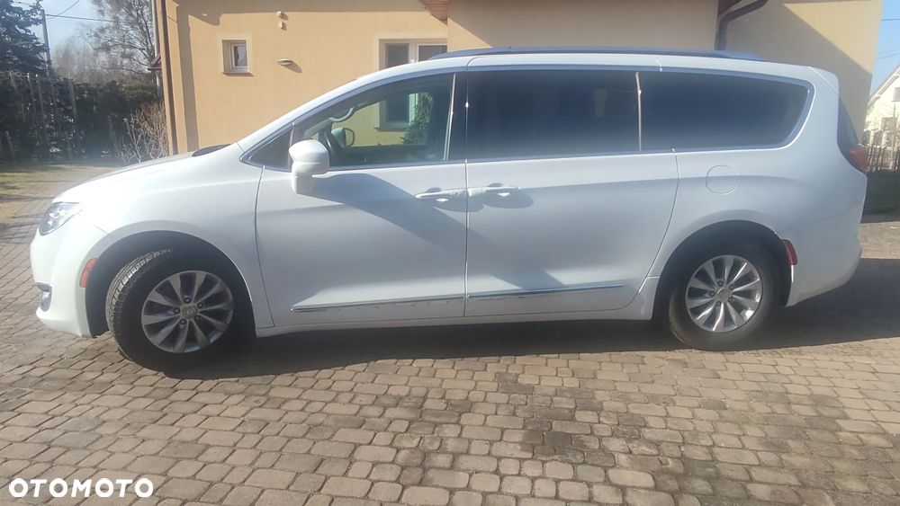 Chrysler Pacifica - 18