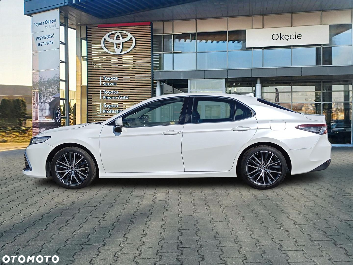 Toyota Camry 2.5 Hybrid Executive CVT - 2