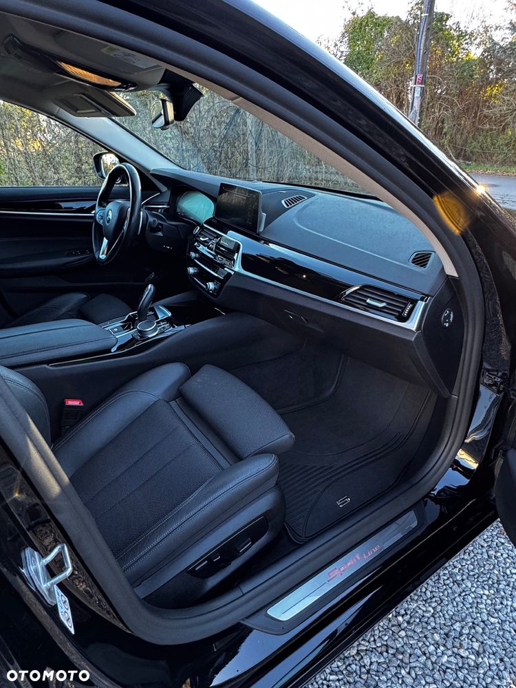 BMW Seria 5 520d Sport Line - 11