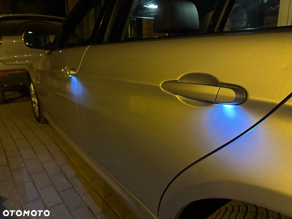 BMW Seria 3 320d xDrive DPF - 23