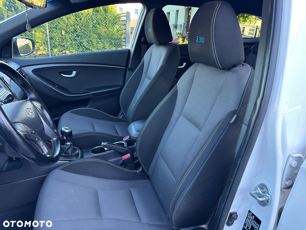 Hyundai i30 blue Kombi 1.6 GDi Passion - 25