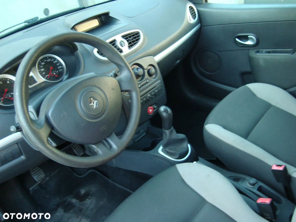 Renault Clio - 9