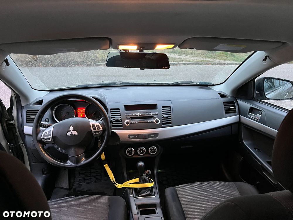 Mitsubishi Lancer 1.8 Invite - 3