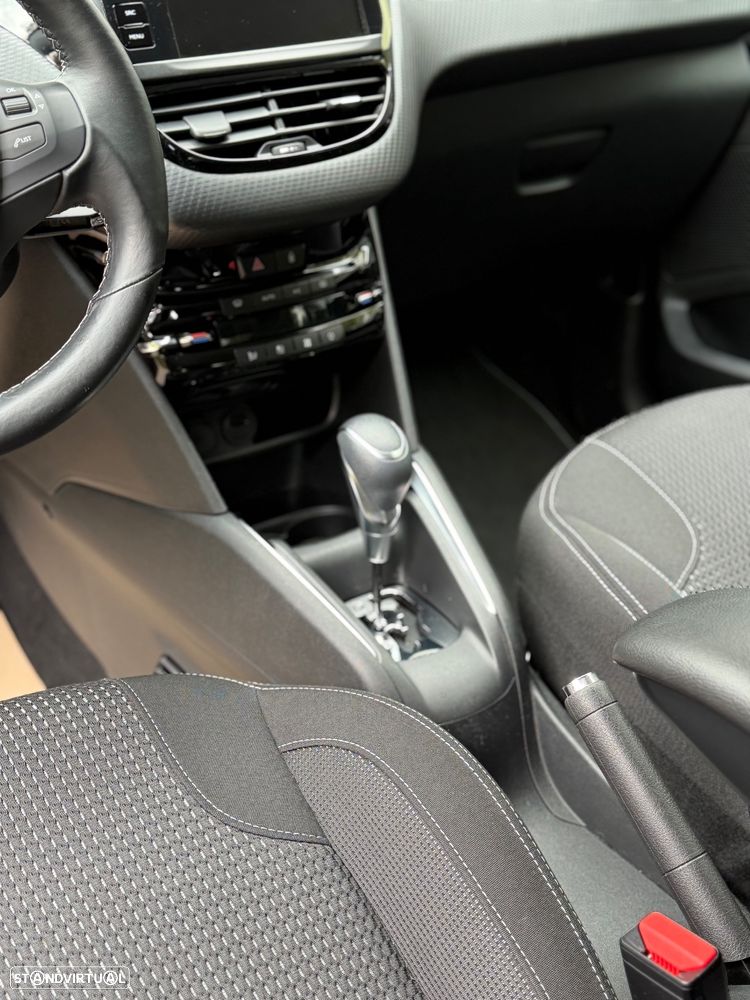 Peugeot 208 1.2 VTi Allure Auto - 11