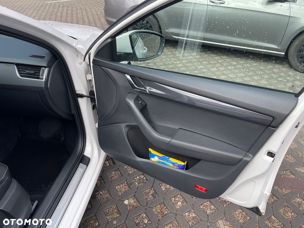 Skoda Octavia 2.0 TDI DSG RS - 12