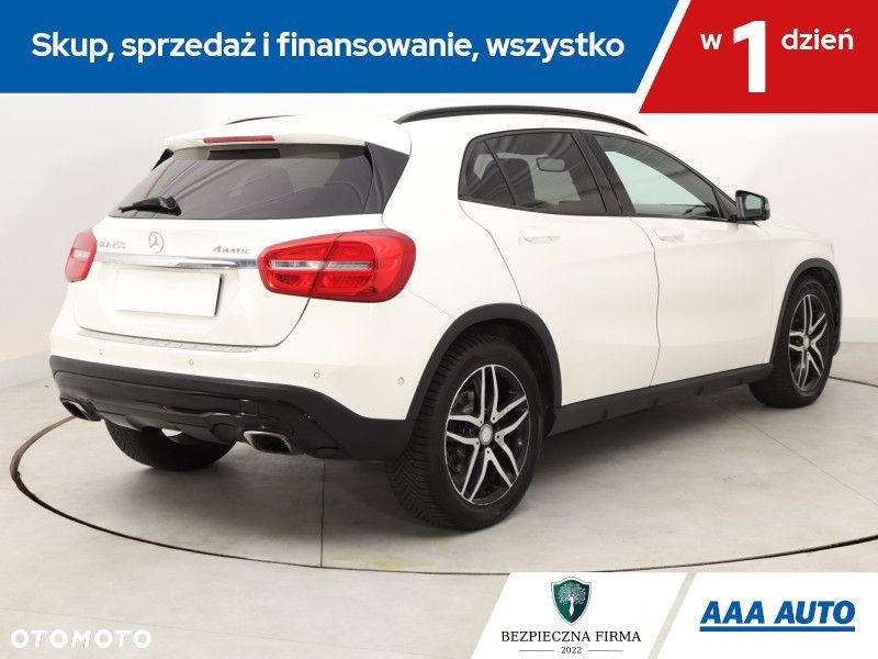 Mercedes-Benz GLA - 7