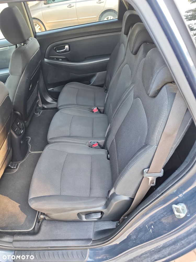 Kia Carens - 15