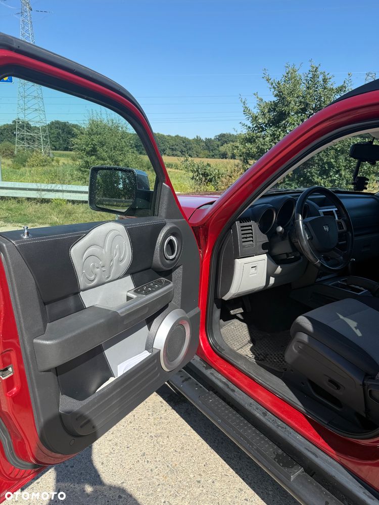 Dodge Nitro - 13