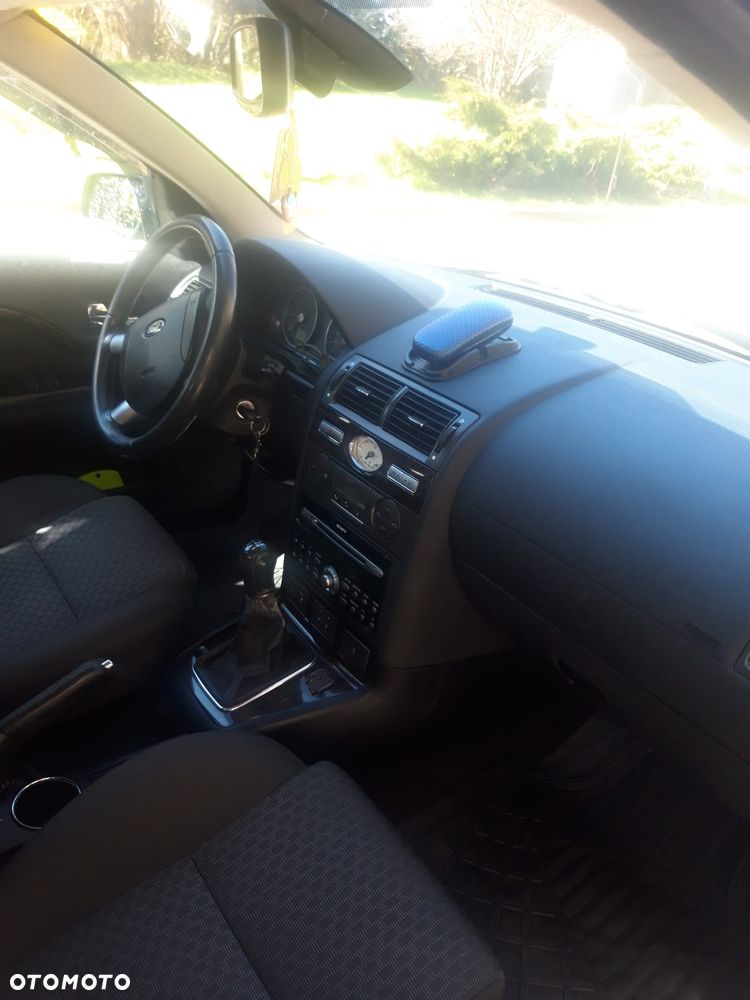 Ford Mondeo 1.8 Ghia - 25