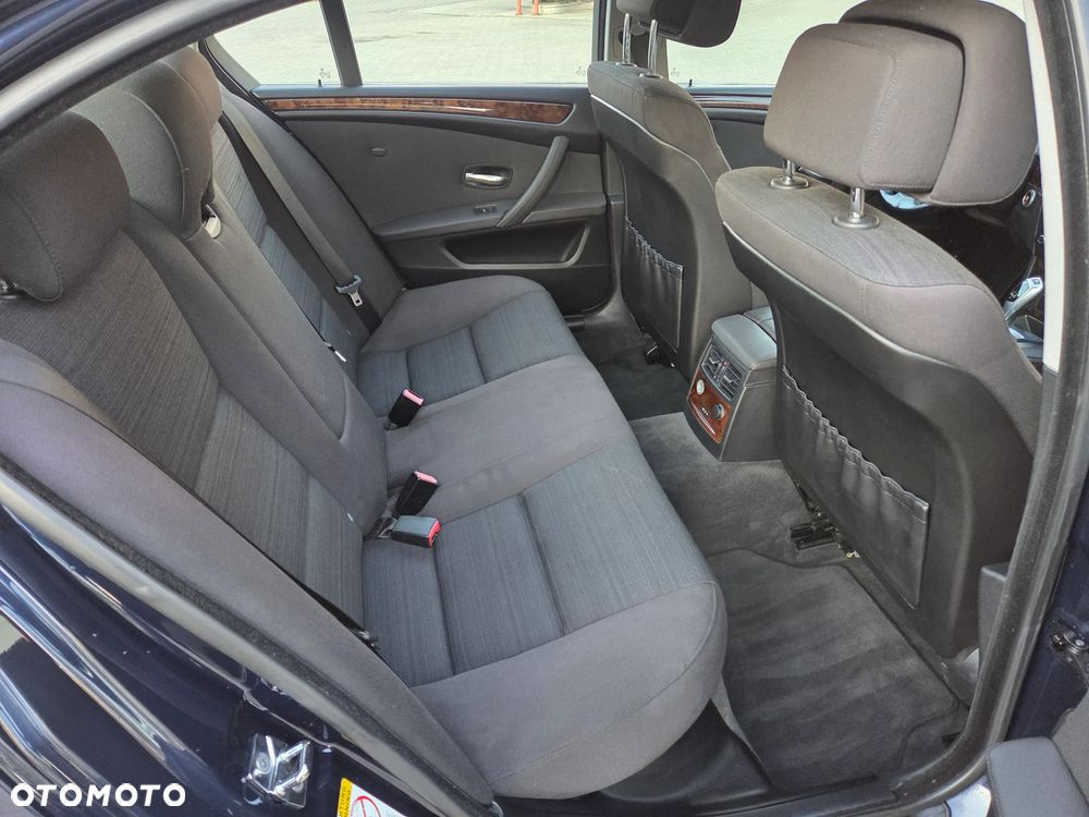 BMW Seria 5 523i - 11