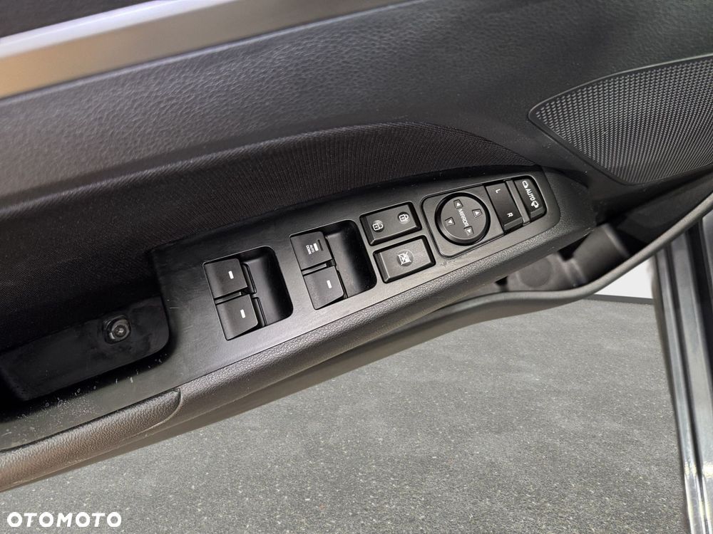 Hyundai Elantra - 26