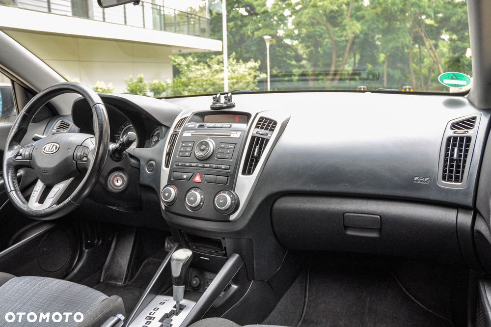 Kia Ceed - 10