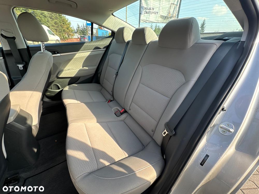 Hyundai Elantra - 21