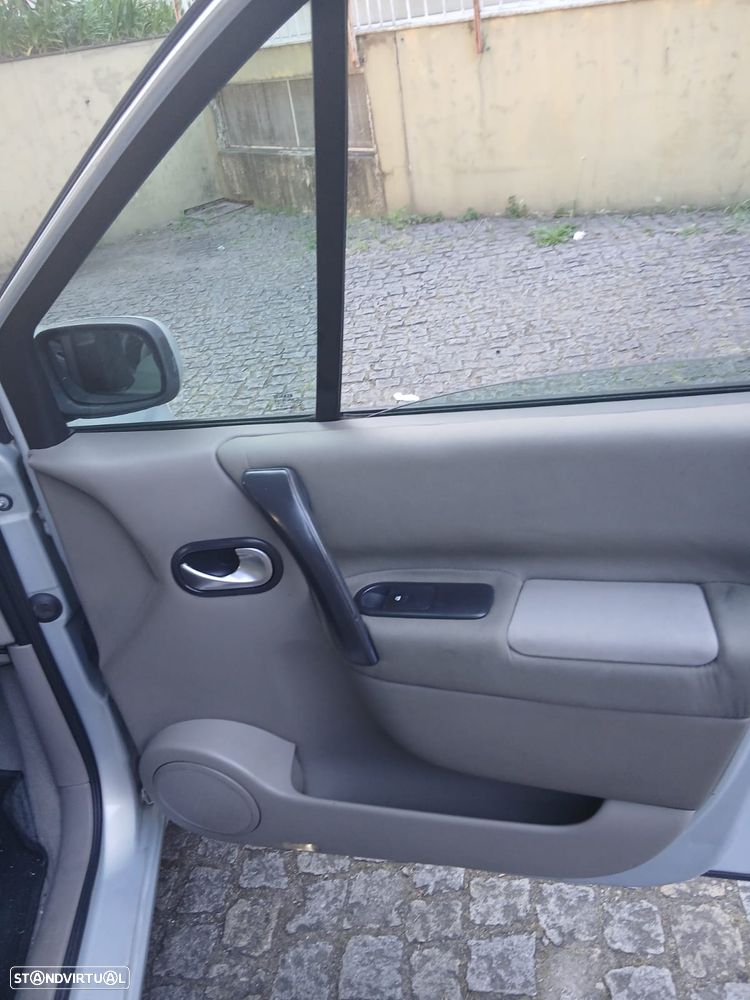 Renault Scénic 1.5 dCi Confort - 5