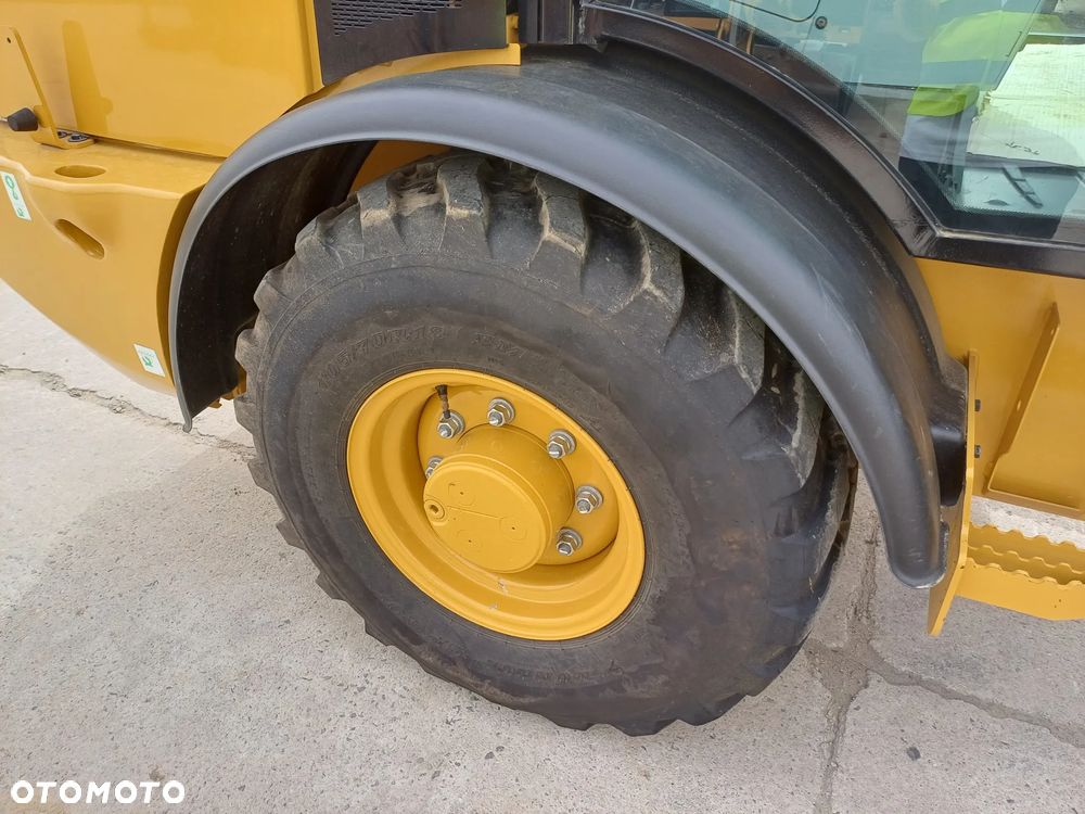 Caterpillar 906M - 18