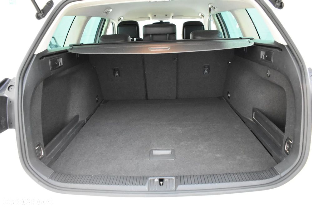 Volkswagen Passat Variant 2.0 TDI DSG (BlueMotion Technology) Highline - 29