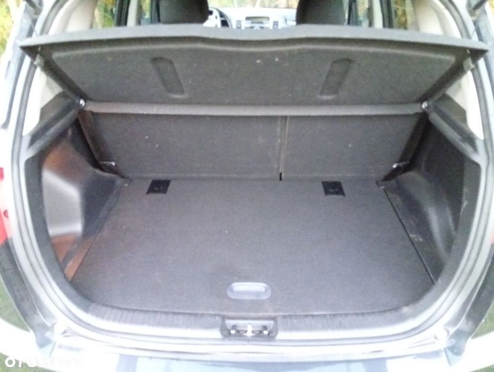 Kia Venga - 12