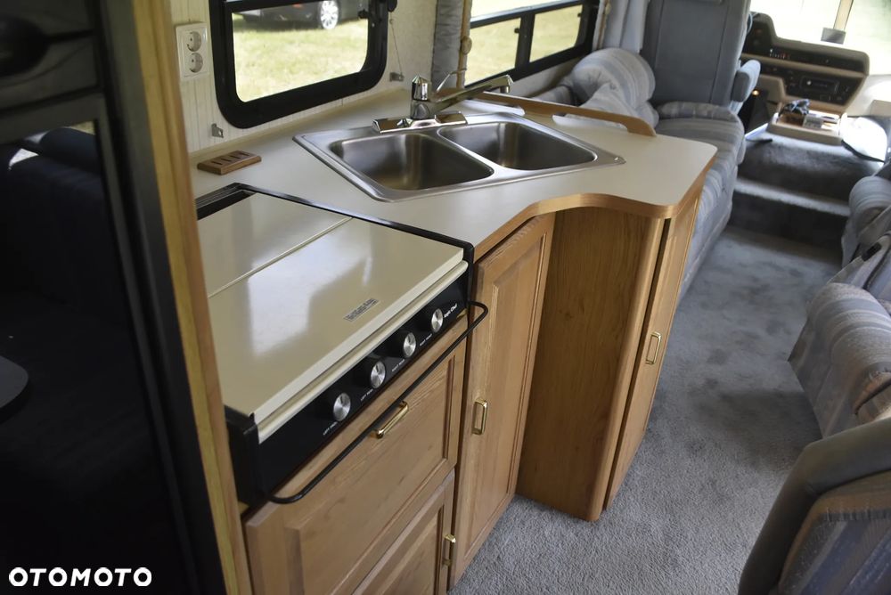 Chevrolet WINNEBAGO - 17