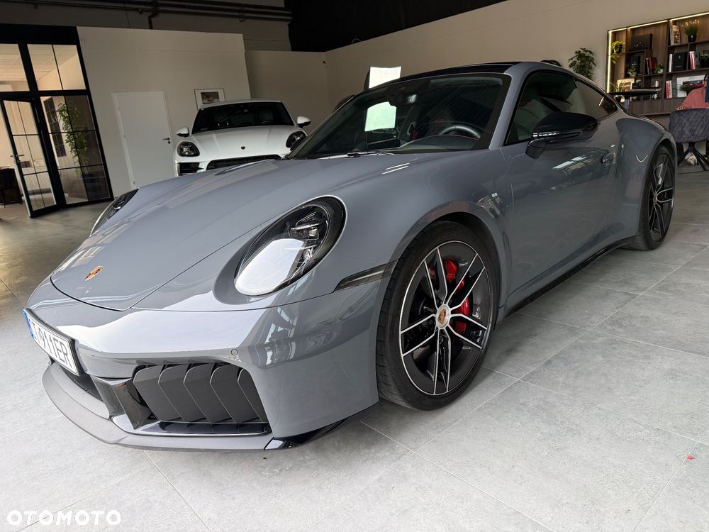 Porsche 911 Carrera T-Hybrid 4 GTS - 1