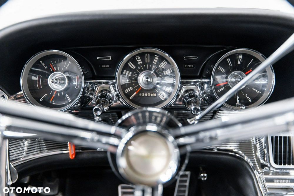 Ford Thunderbird - 36