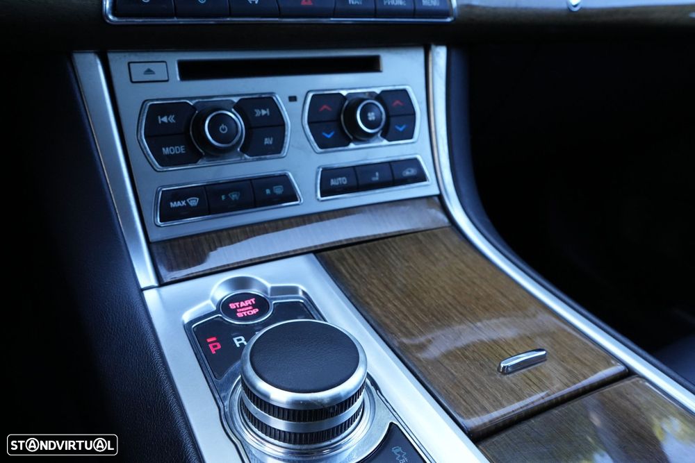 Jaguar XF 2.2 D Luxury - 23