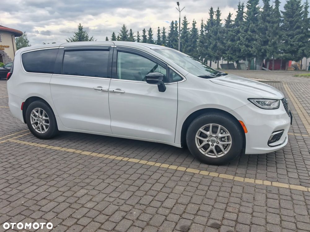 Chrysler Pacifica - 3