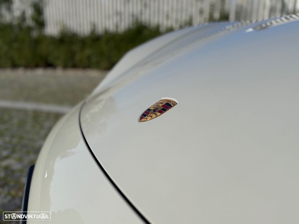 Porsche Taycan Cross Turismo 4 - 5