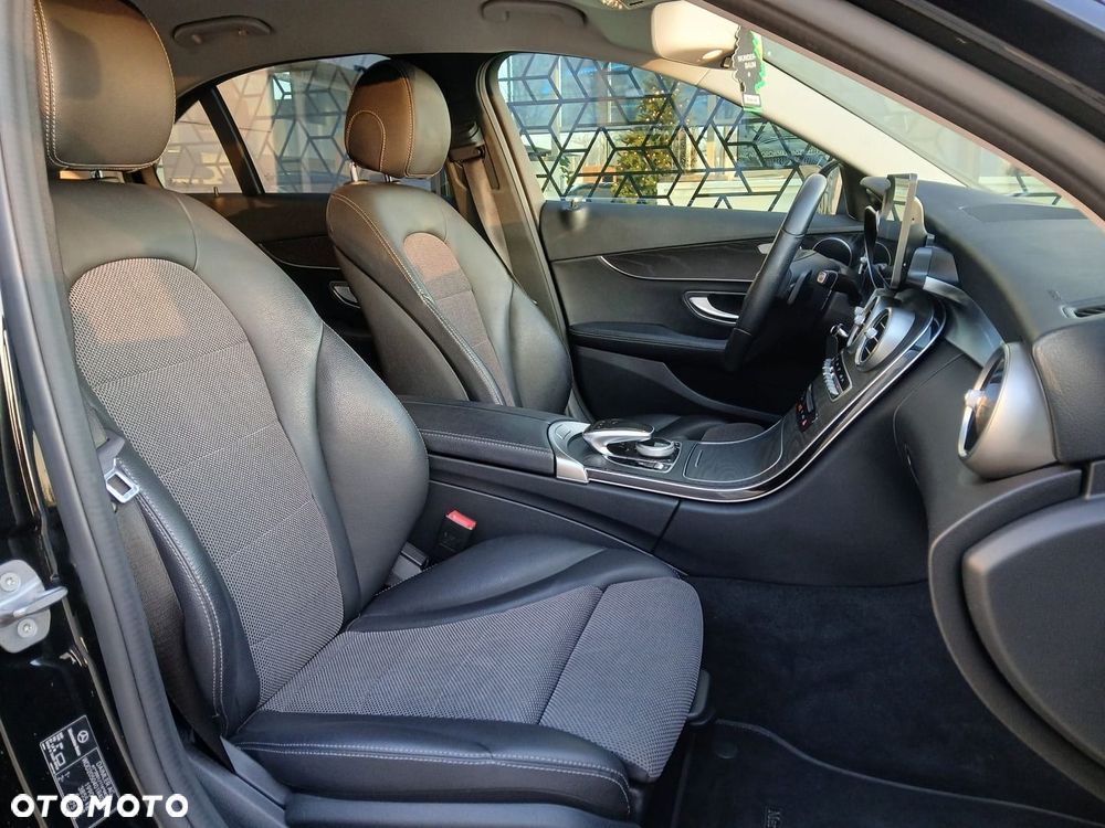 Mercedes-Benz Klasa C 180 9G-TRONIC - 33