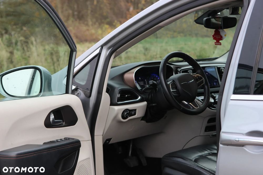 Chrysler Pacifica - 10