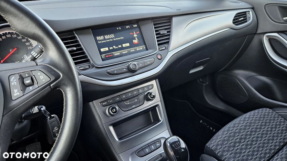 Opel Astra 1.4 Turbo Business - 29