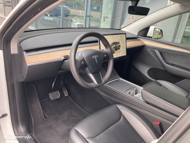 Tesla Model Y Long Range Dual Motor AWD - 11