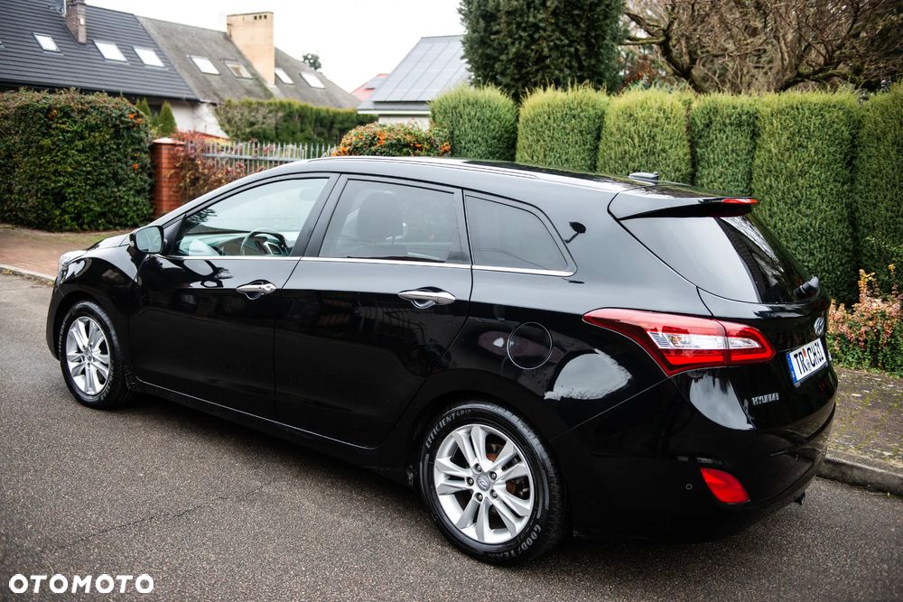 Hyundai i30 blue Kombi 1.6 GDi Passion - 12