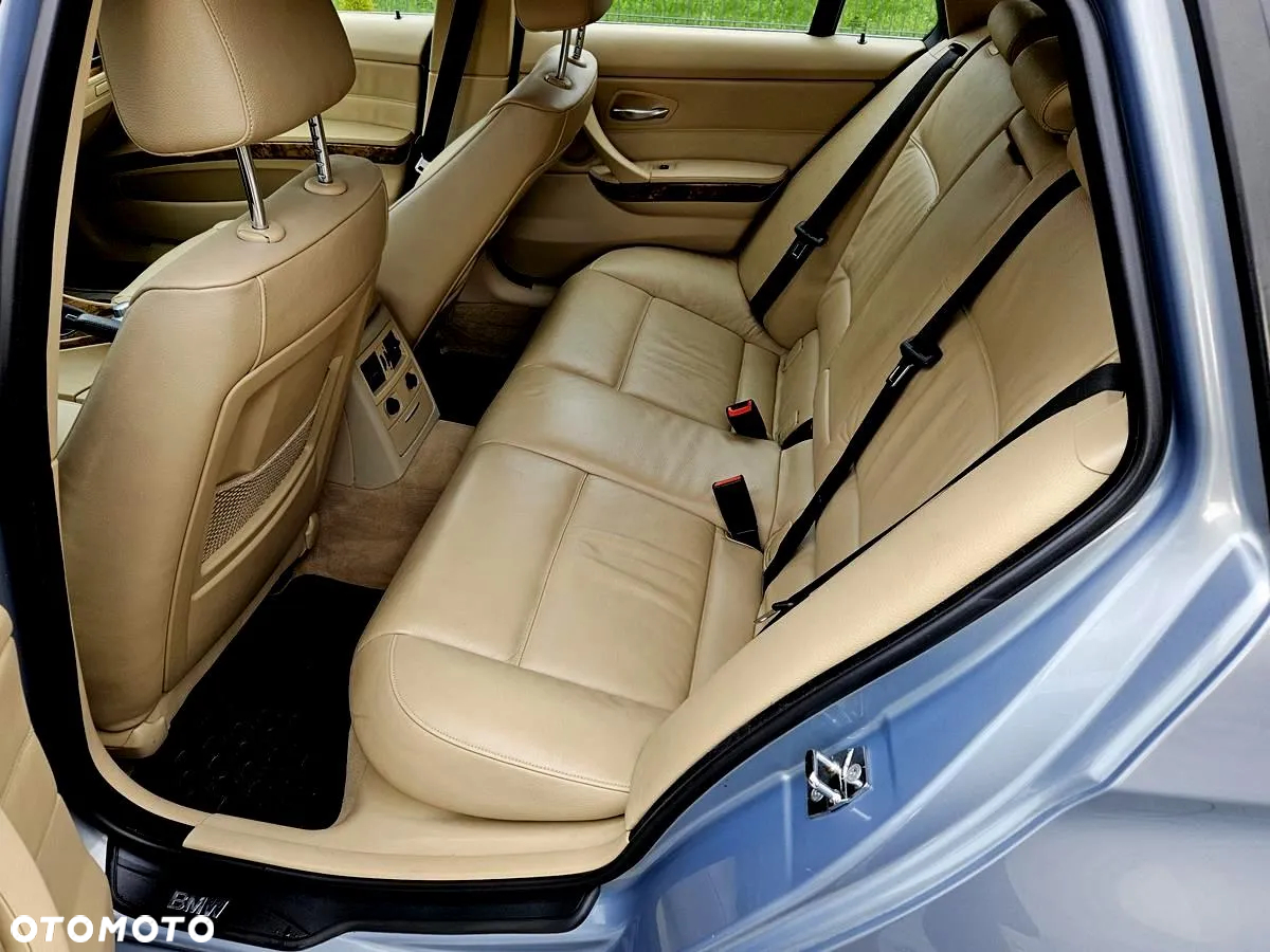 BMW Seria 3 330xd DPF Touring - 21