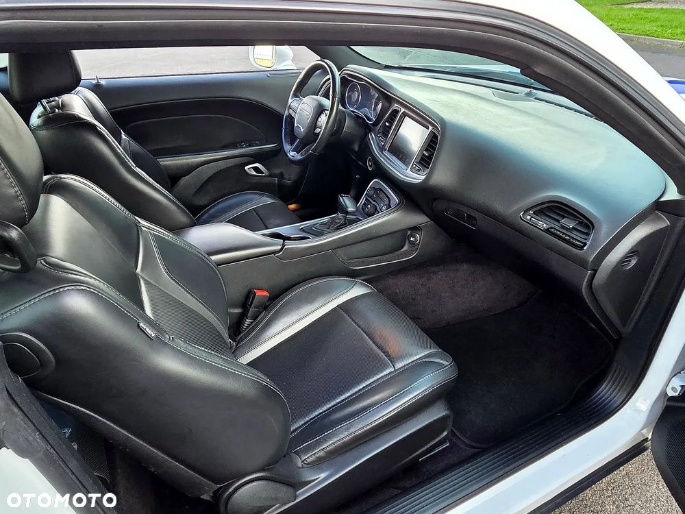 Dodge Challenger Automatik SXT Plus - 34