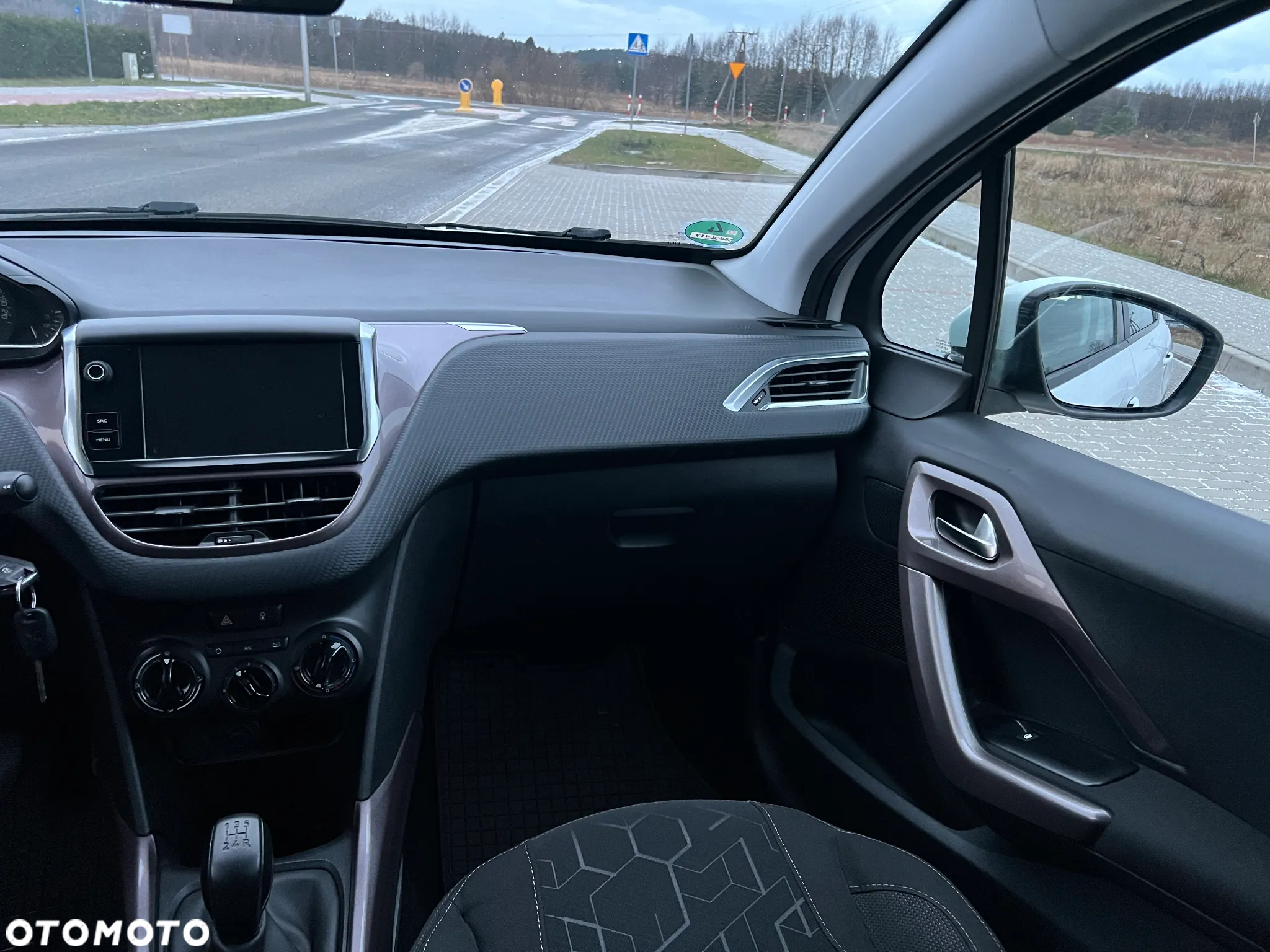 Peugeot 2008 1.2 Pure Tech Allure S&S - 13