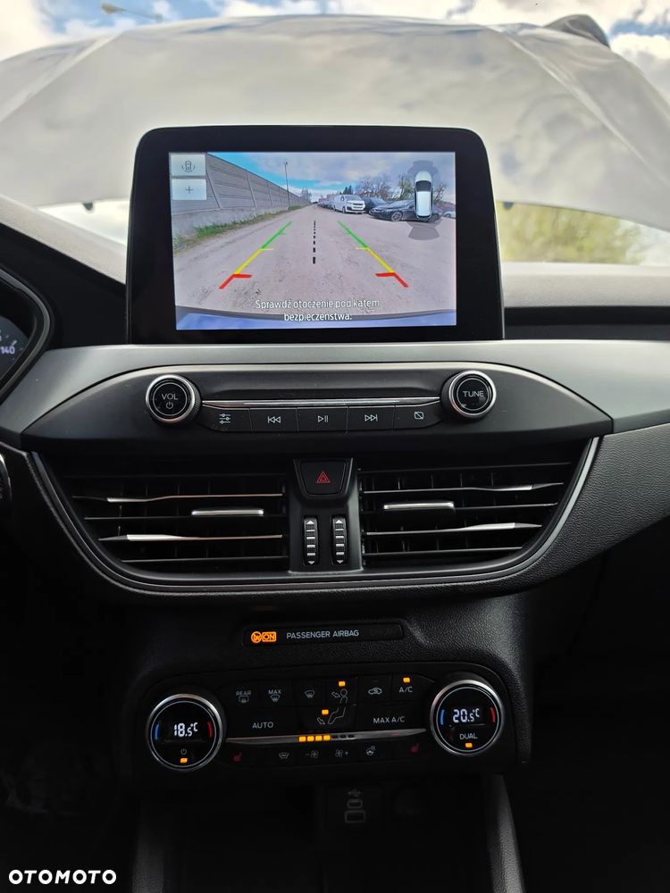 Ford Focus SW 1.0 EcoBoost S&S COOL&CONNECT - 14