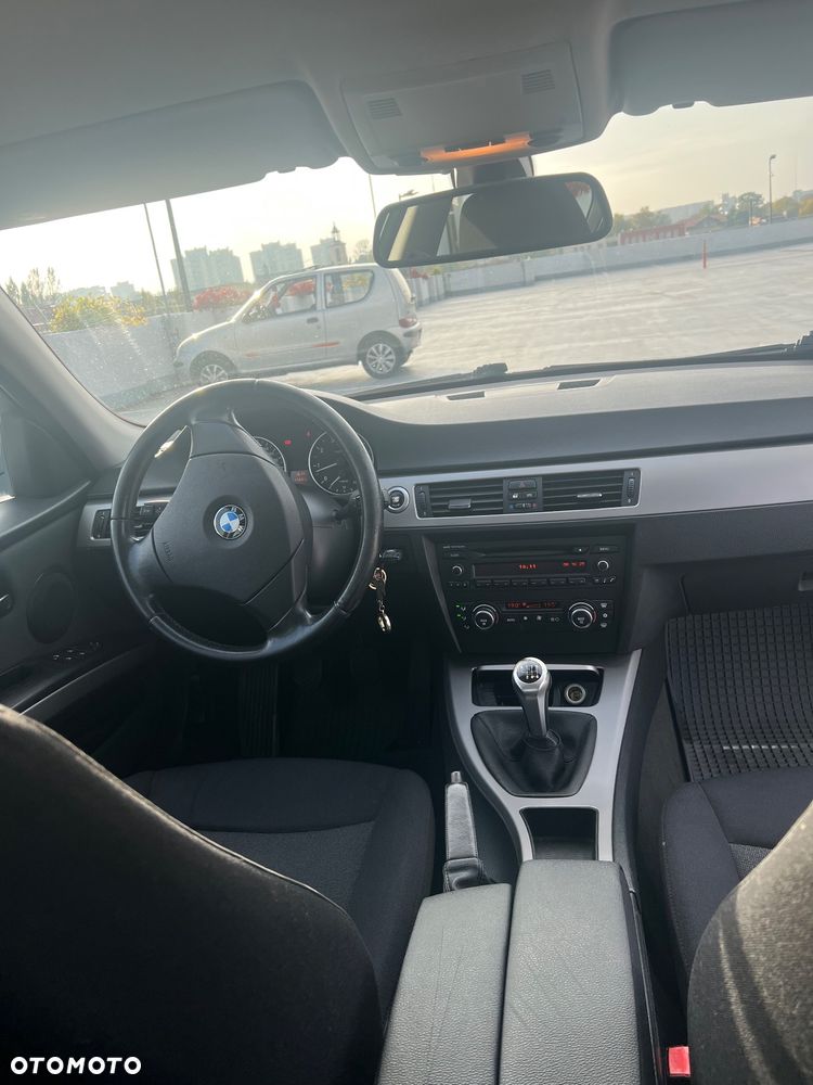 BMW Seria 3 318i - 11