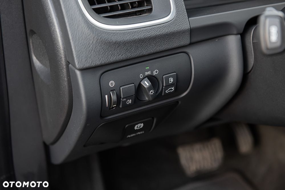 Volvo V60 D5 AWD Momentum - 23