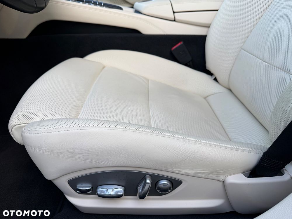Porsche Panamera Turbo Executive - 16