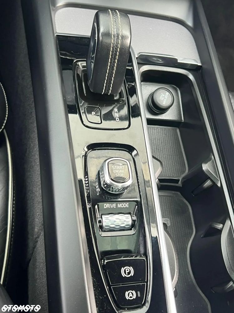 Volvo XC 60 T5 AWD R-Design - 15